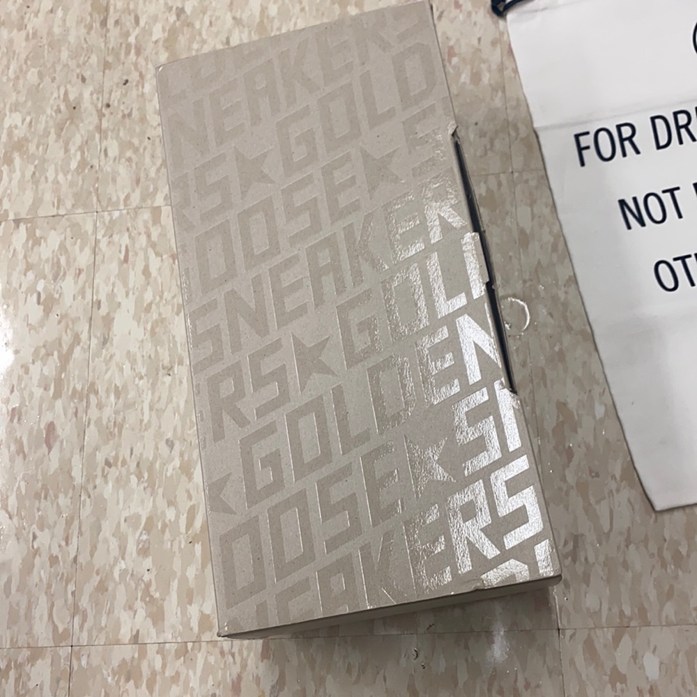 Golden Goose *Box and dust bag
